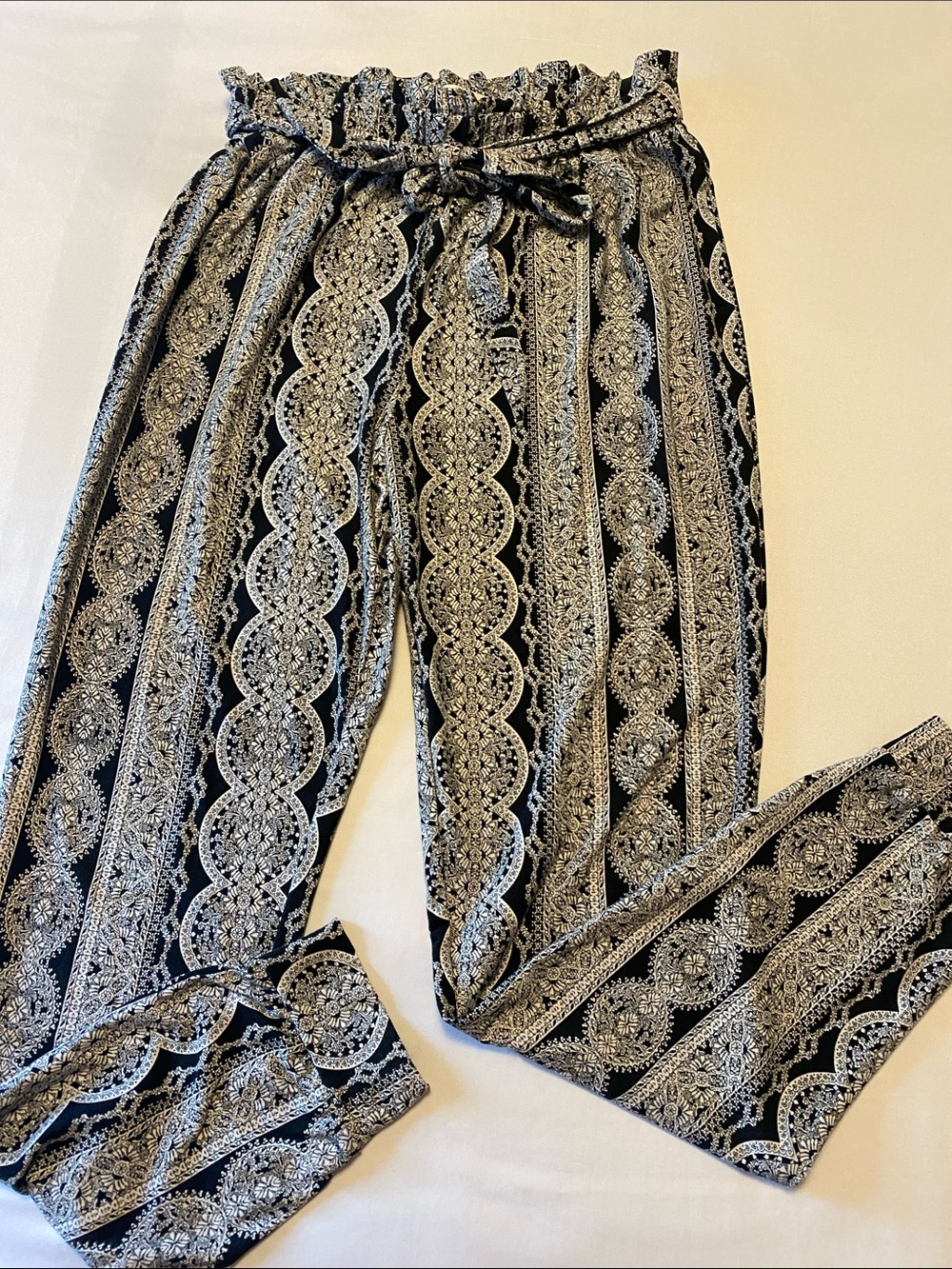 Mudd High-Rise Paperbag Waist Printed Lounge Pants - Black & White. Medium